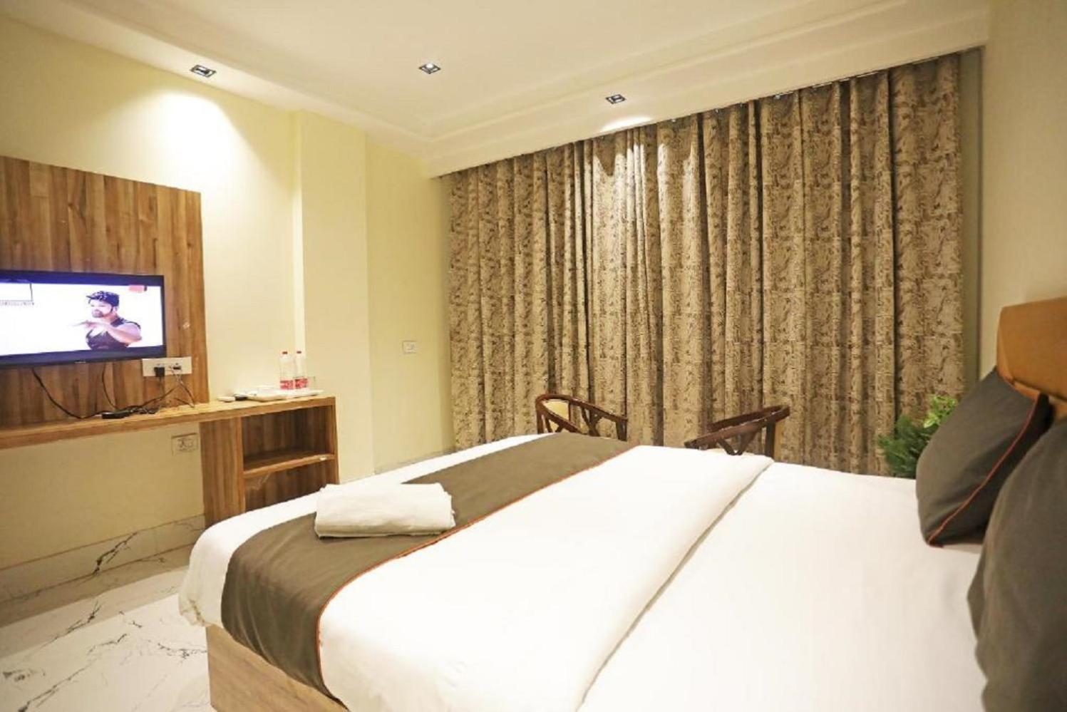 Hotel Royal Paradise By Kdson Nowe Delhi Zewnętrze zdjęcie
