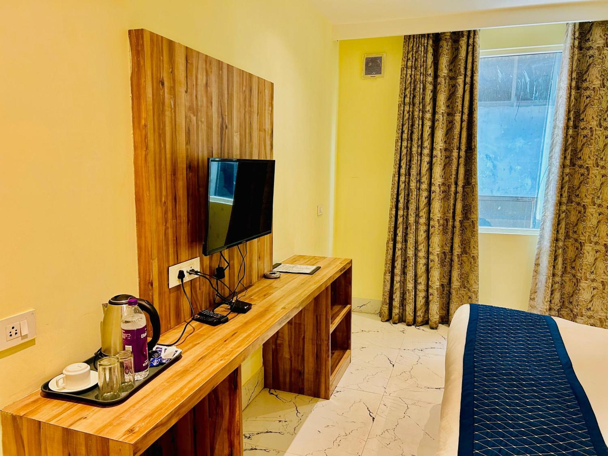 Hotel Royal Paradise By Kdson Nowe Delhi Zewnętrze zdjęcie